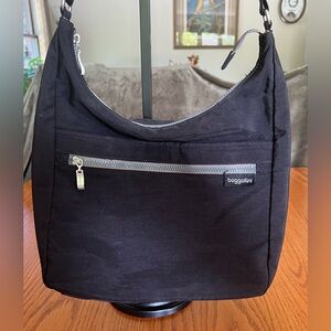 Baggallini Black Adjustable Strap Shoulder/Crossbody Bag